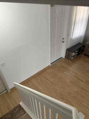 GREAT LOCATION SMALL ROOM X RENT!!!