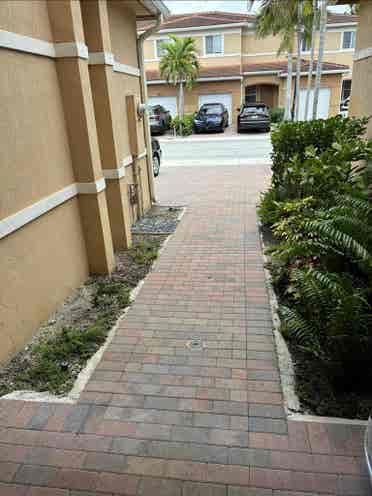 GREAT LOCATION SMALL ROOM X RENT!!!