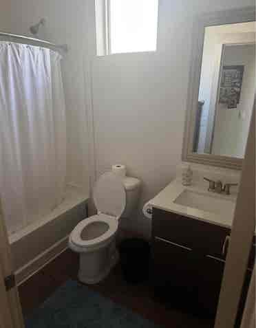 Modern townhouse w/ furnished room
