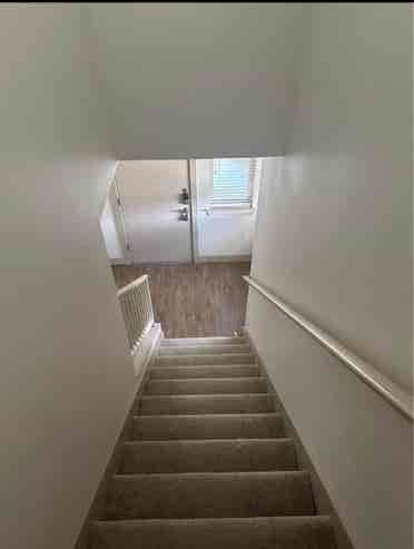 Modern townhouse w/ furnished room