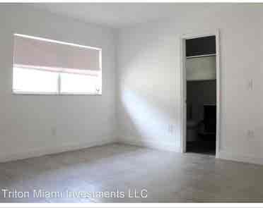 Looking for roomate in North Beach