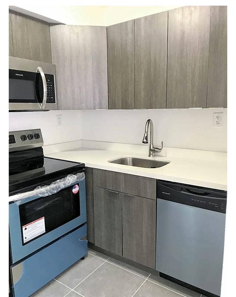 Looking for roomate in North Beach