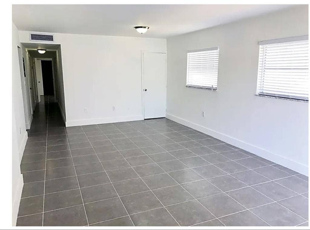 Looking for roomate in North Beach