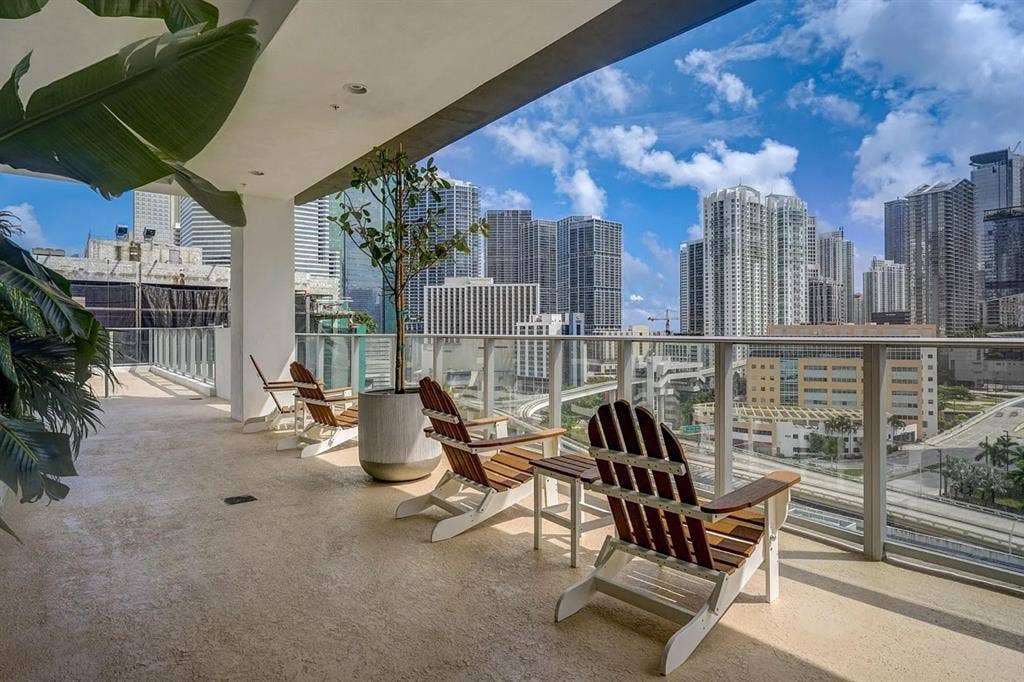URGENT| Master Bedroom in Downtown