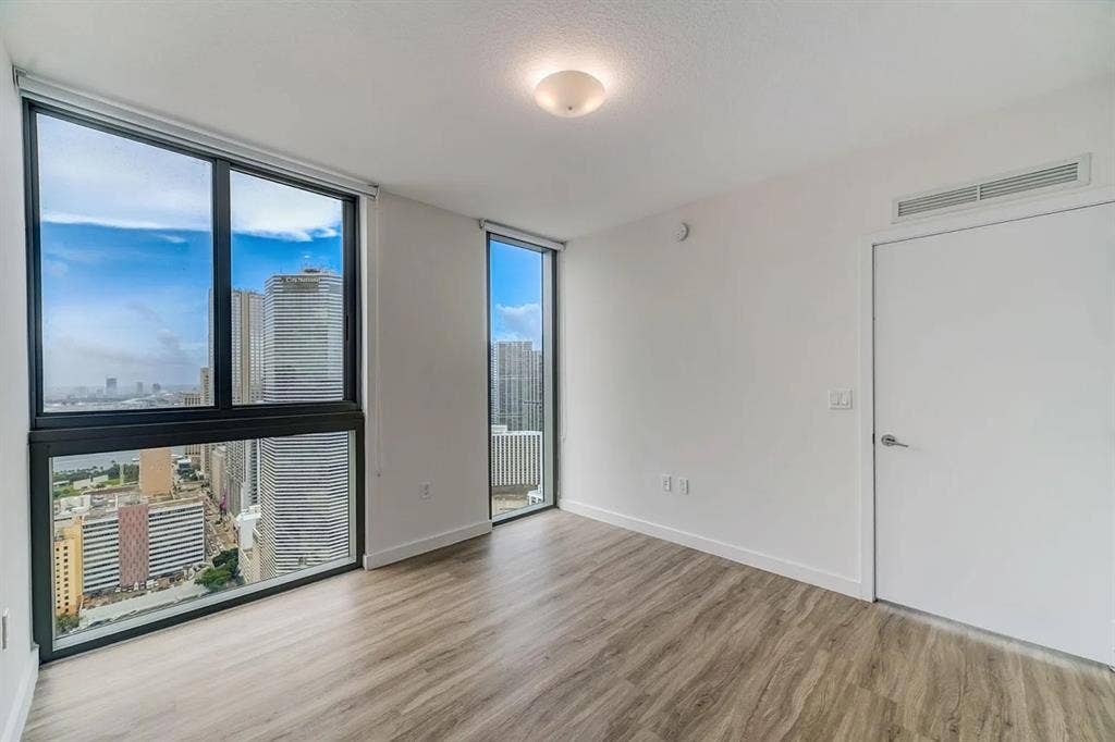 URGENT| Master Bedroom in Downtown