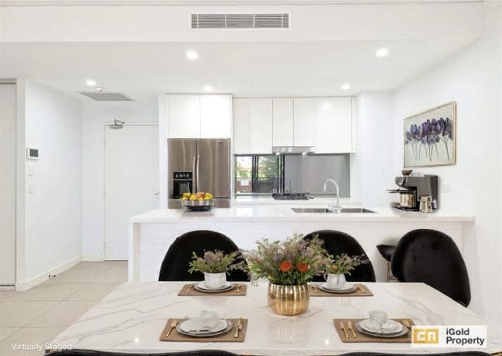 Looking for housemate in botany