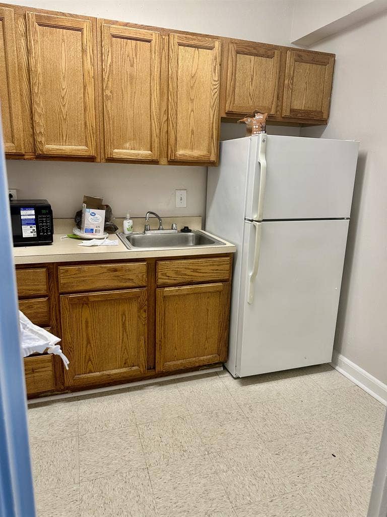 STUDIO IN LOGAN CIRCLE@ $