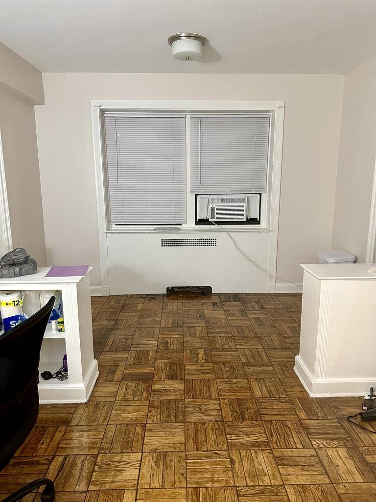 STUDIO IN LOGAN CIRCLE@ $