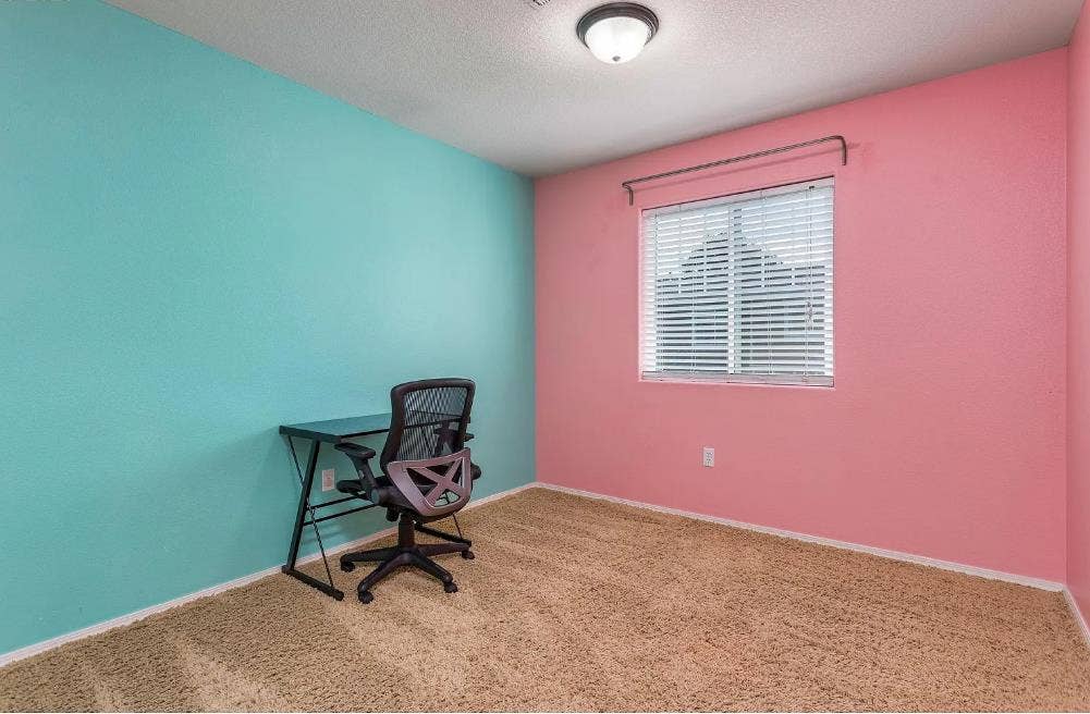 Room in Hillsboro!!!