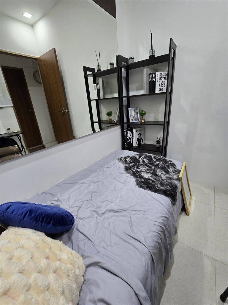 Near mrt station & shopping mall