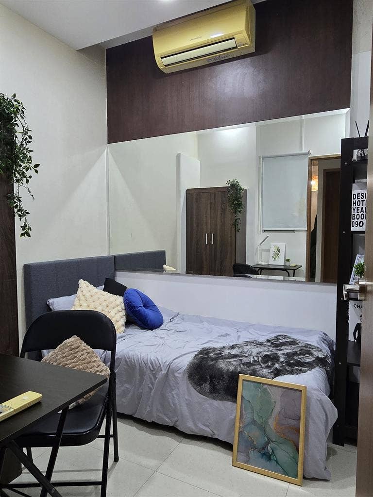 Near mrt station & shopping mall