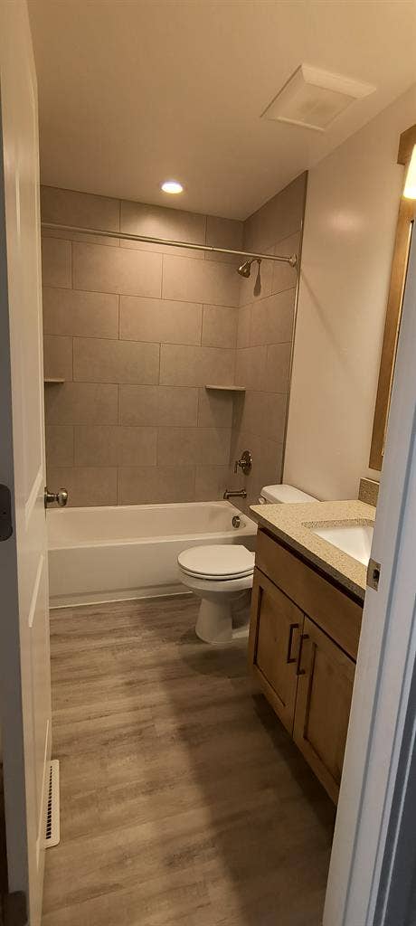 Spacious room w/ garage parking