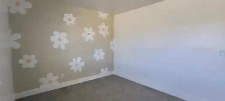 Spacious room w/ garage parking