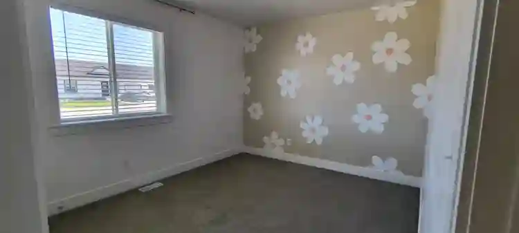 Spacious room w/ garage parking