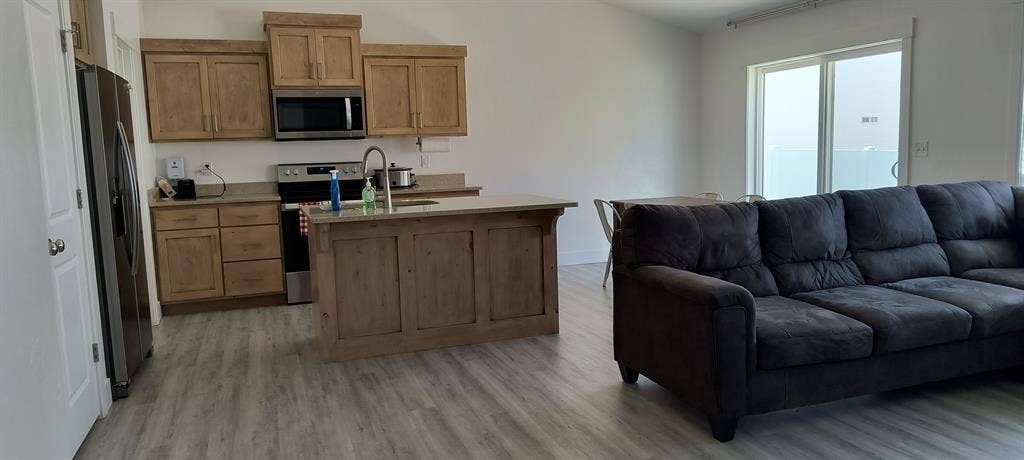 Spacious room w/ garage parking