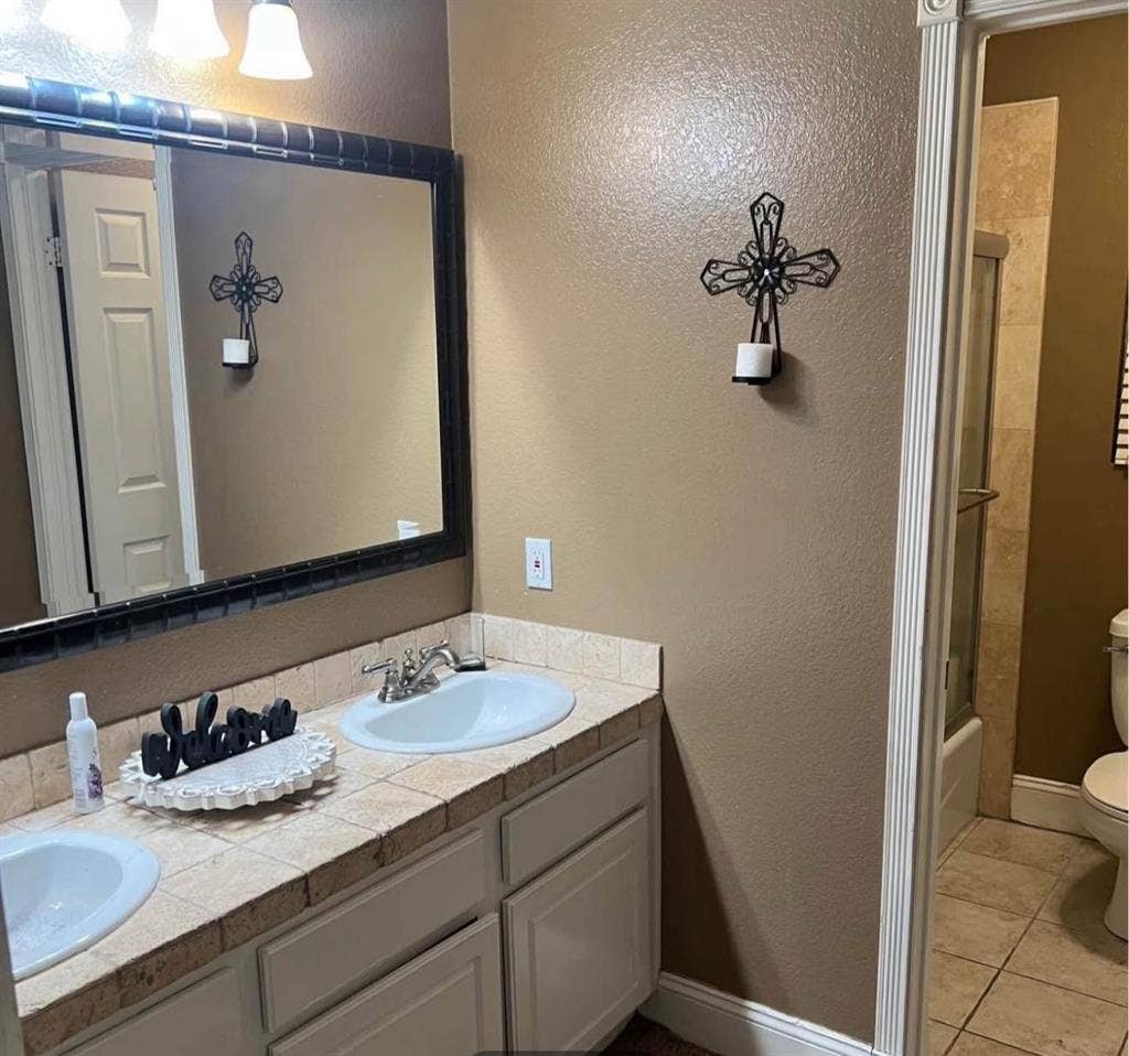 Room for rent in Eastvale home