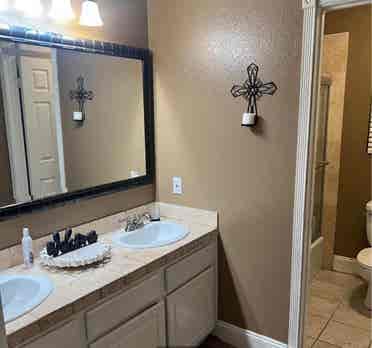 Room for rent in Eastvale home