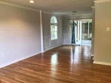Top . New carpets,  newly painted.