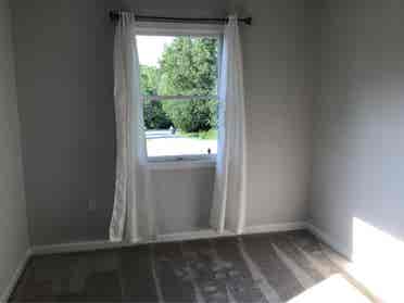 Top . New carpets,  newly painted.