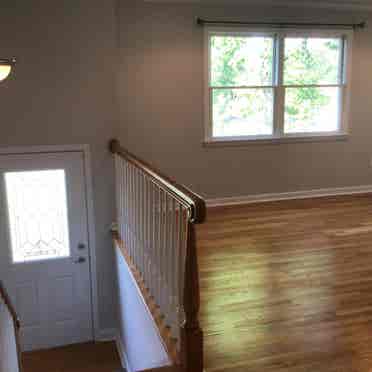 Top . New carpets,  newly painted.