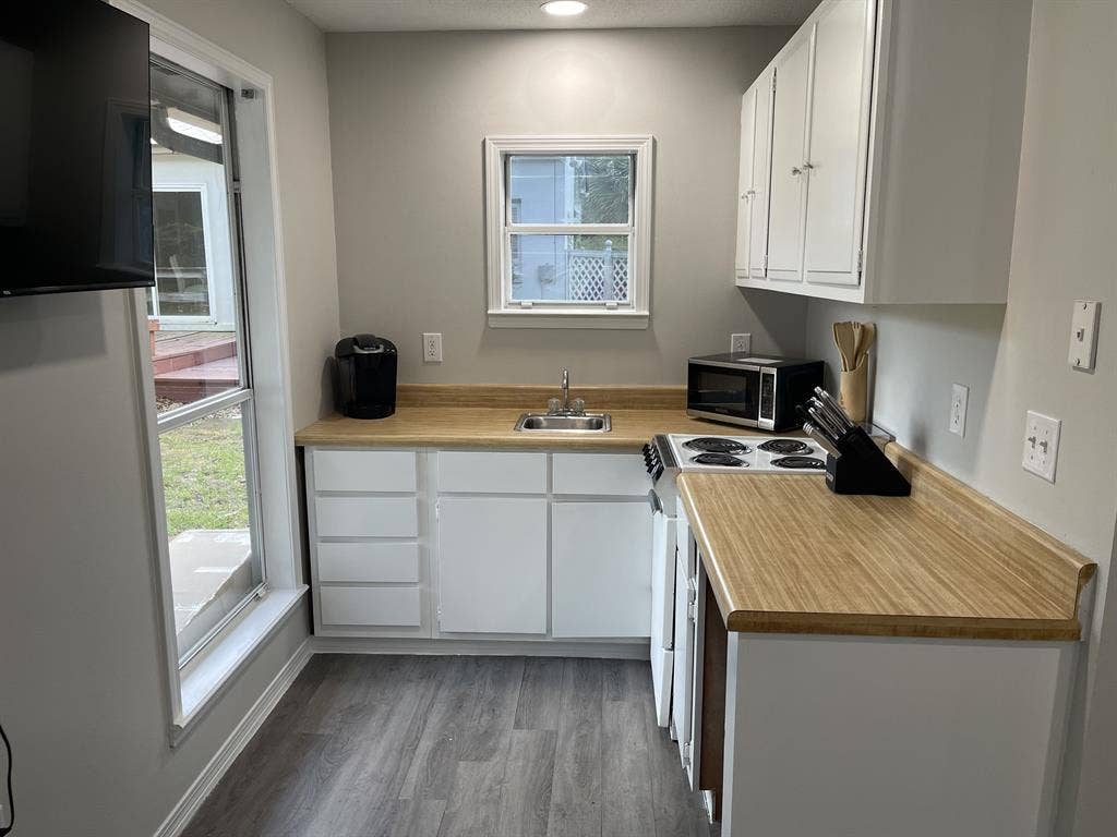 Furnished Studio Apt w/ utilities