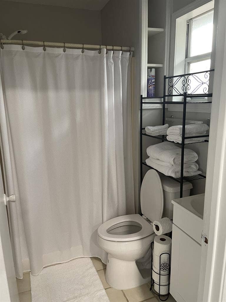 Furnished Studio Apt w/ utilities