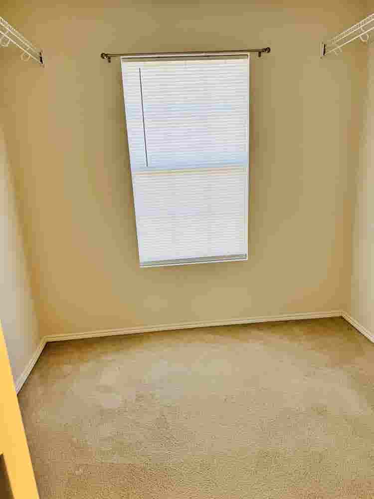 Looking for male roommate