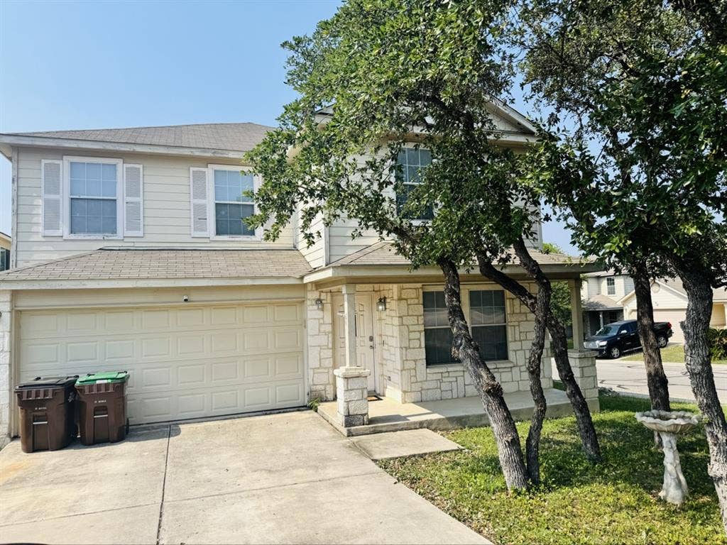 Looking for male roommate