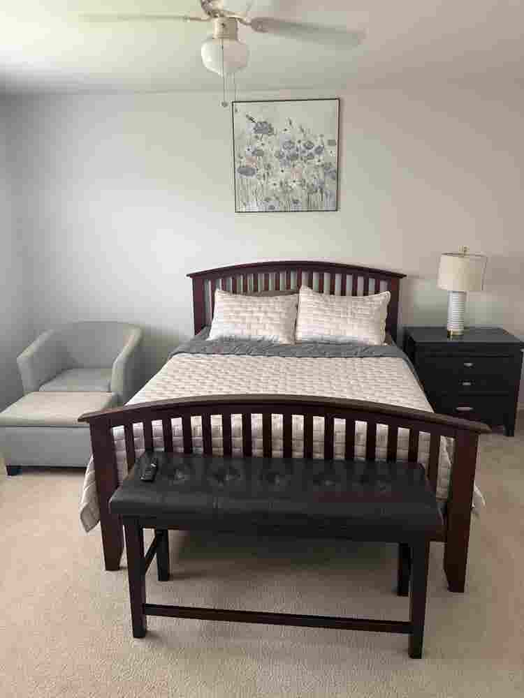 Looking for male roommate