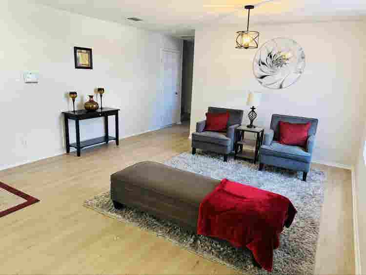 Looking for male roommate