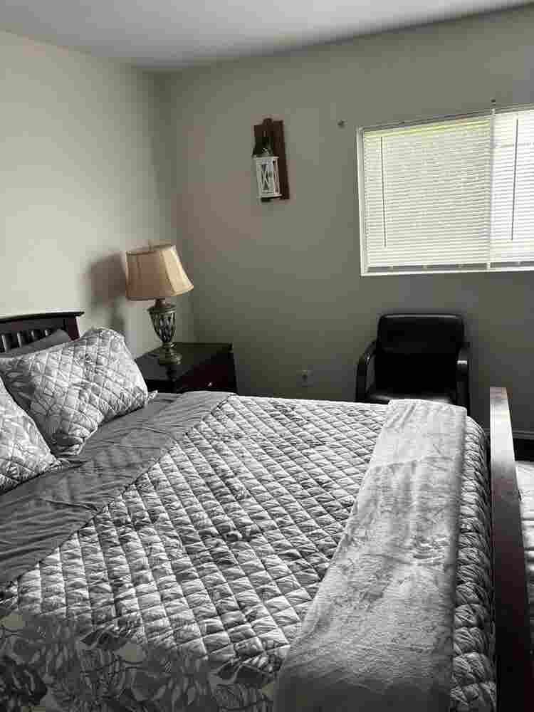 Looking for male roommate