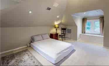Quiet Third Floor Bedroom in Alpha