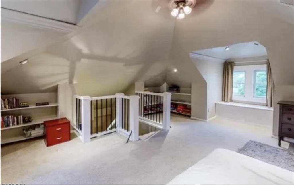 Quiet Third Floor Bedroom in Alpha