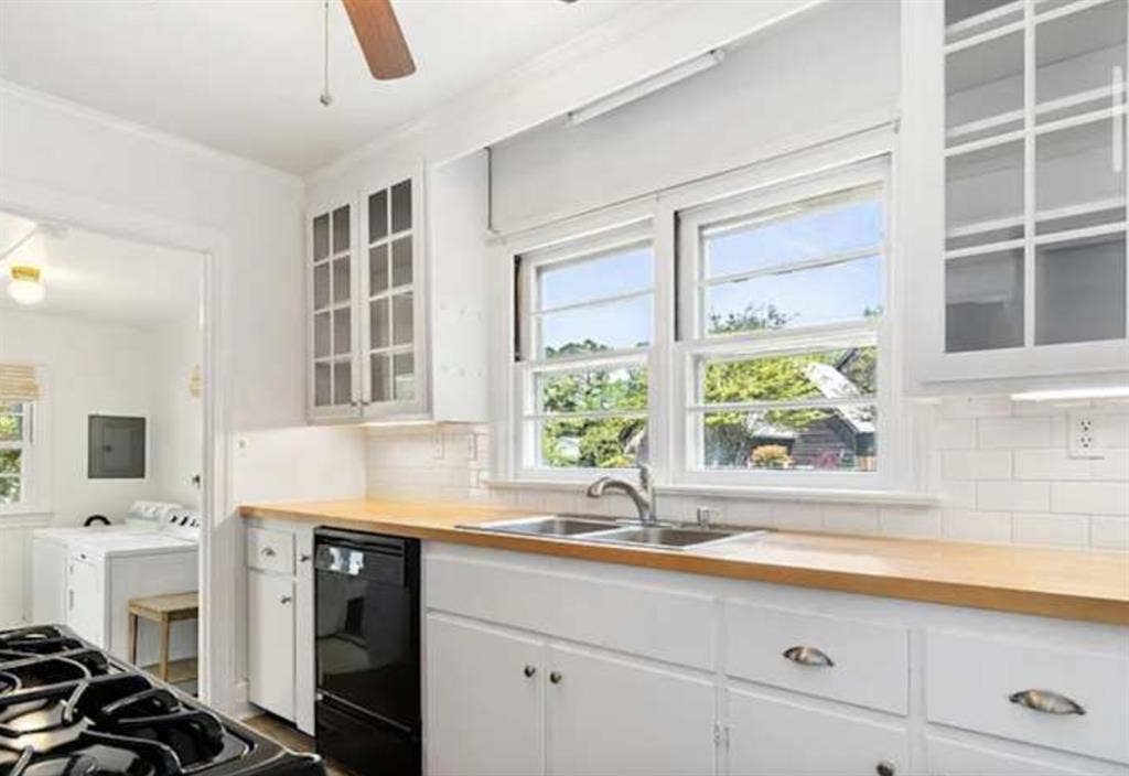 Roommate for cute house in Easton