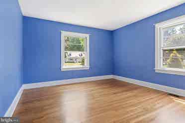 Roommate for cute house in Easton