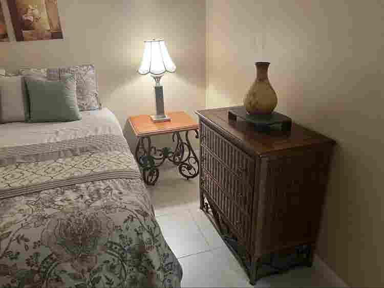 Bedroom & Private Bathroom