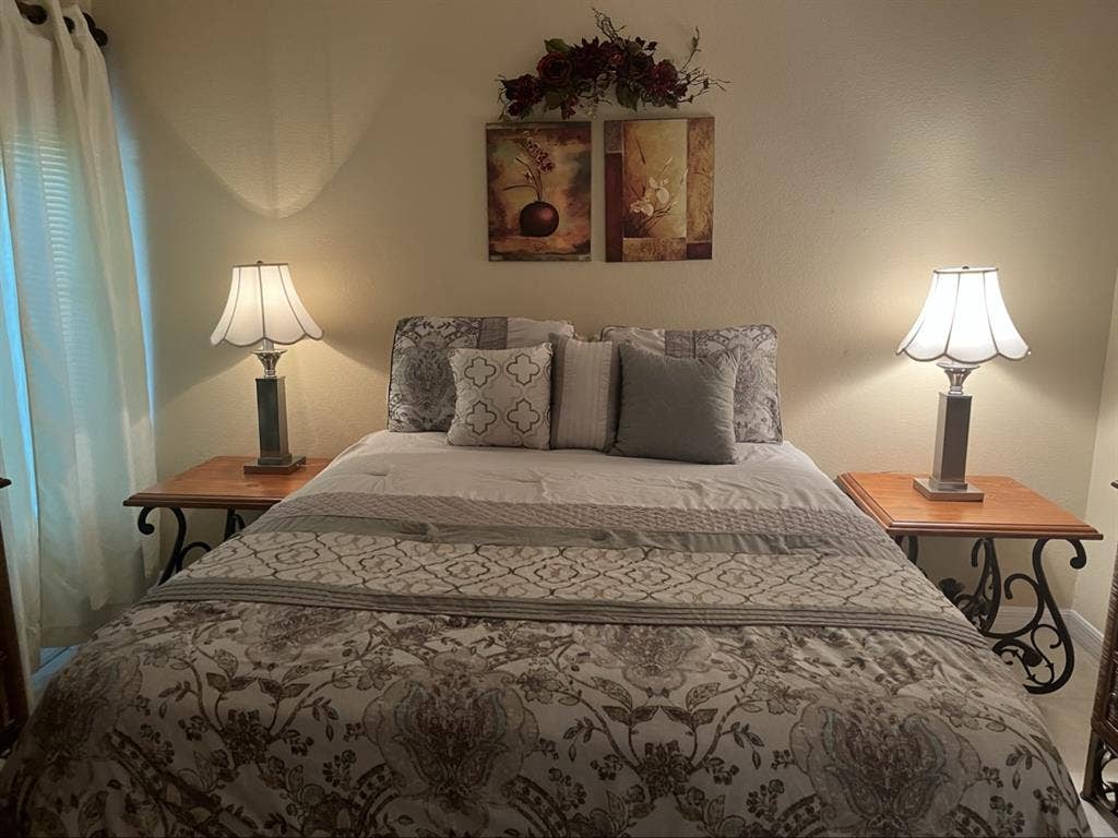 Bedroom & Private Bathroom