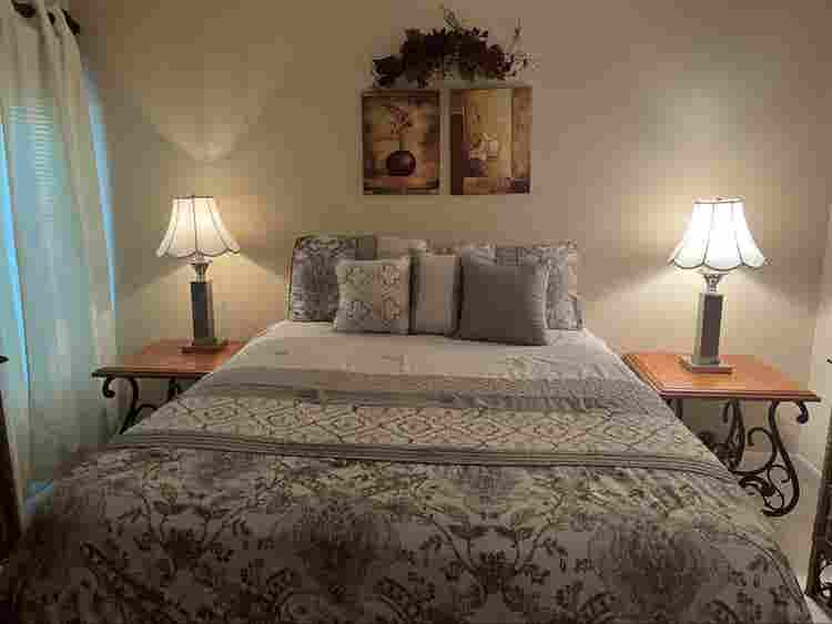 Bedroom & Private Bathroom