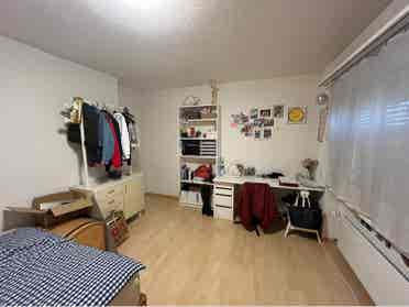 1 grosses WG-Zimmer zu vermieten