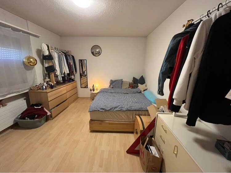 1 grosses WG-Zimmer zu vermieten