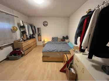 1 grosses WG-Zimmer zu vermieten