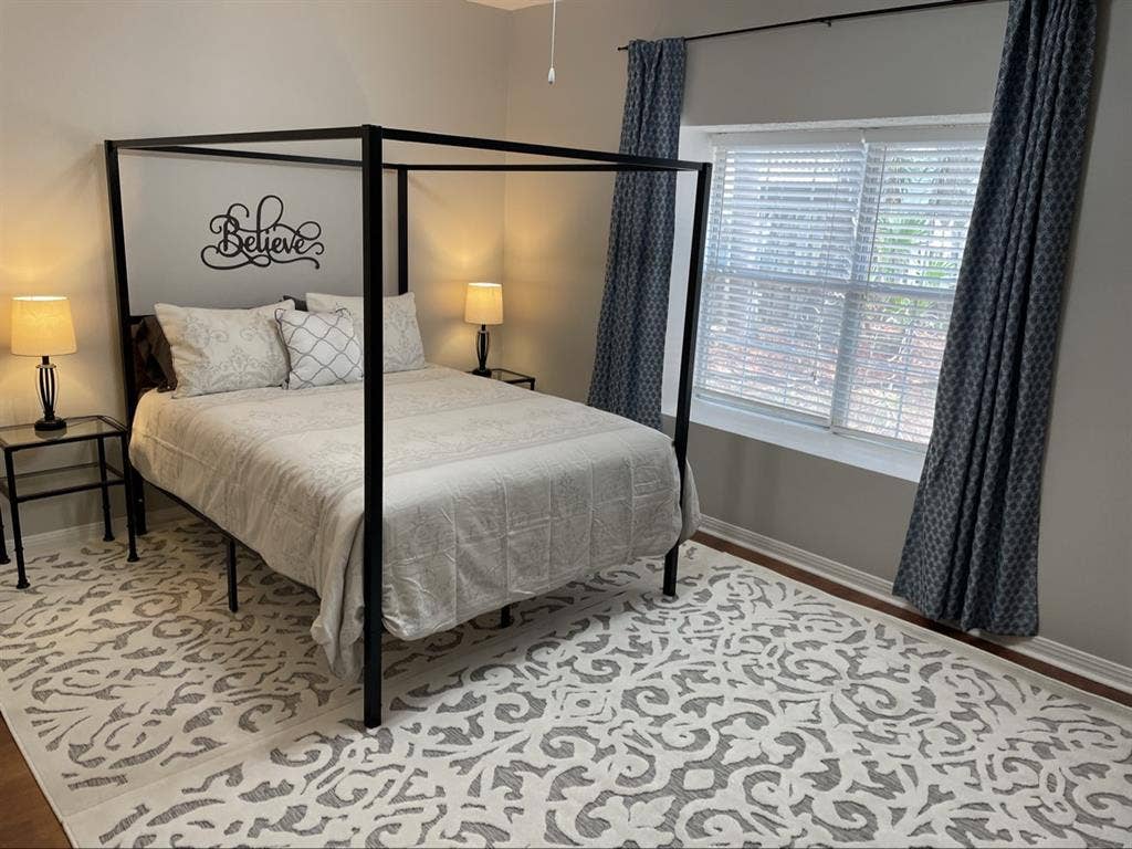 Downtown FWB, 5 min to EVERYTHING!!