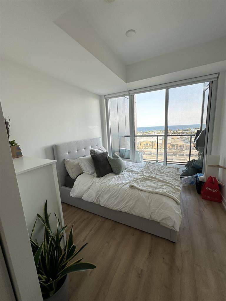 Private bedroom/ensuite bathroom