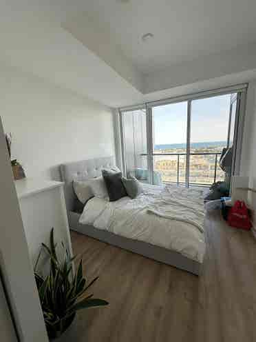 Private bedroom/ensuite bathroom