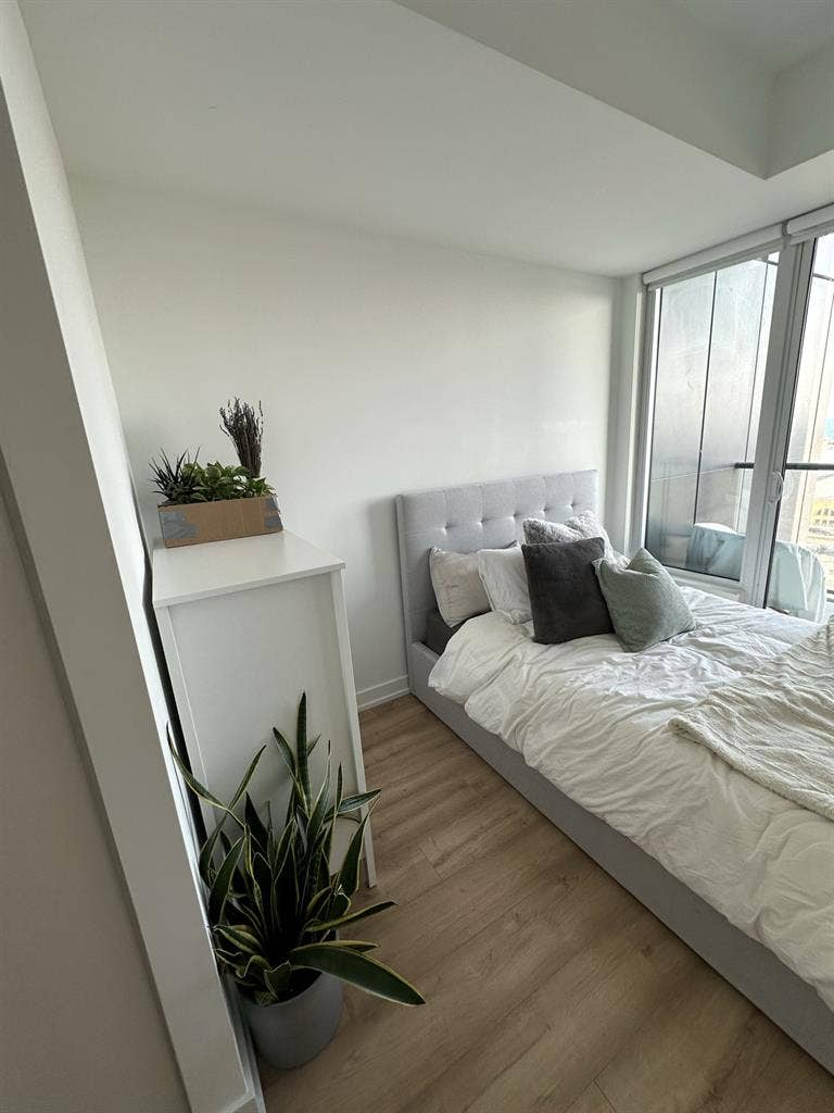 Private bedroom/ensuite bathroom
