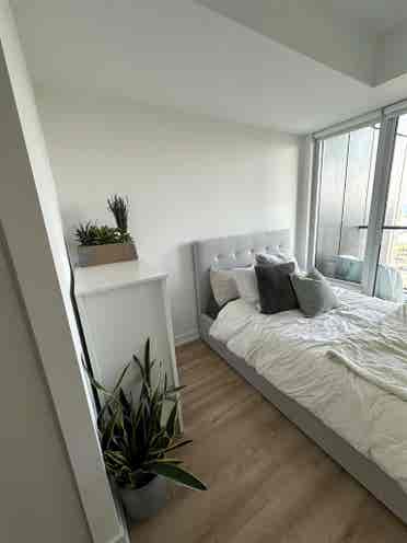 Private bedroom/ensuite bathroom