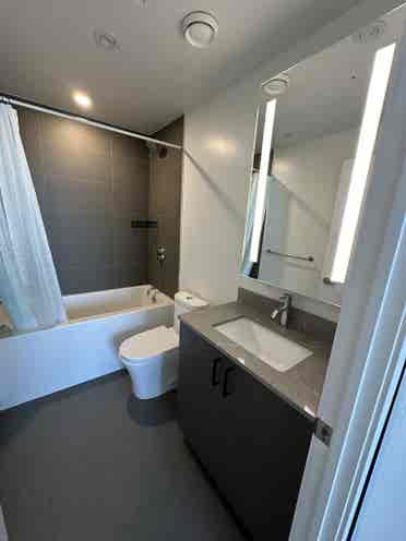 Private bedroom/ensuite bathroom