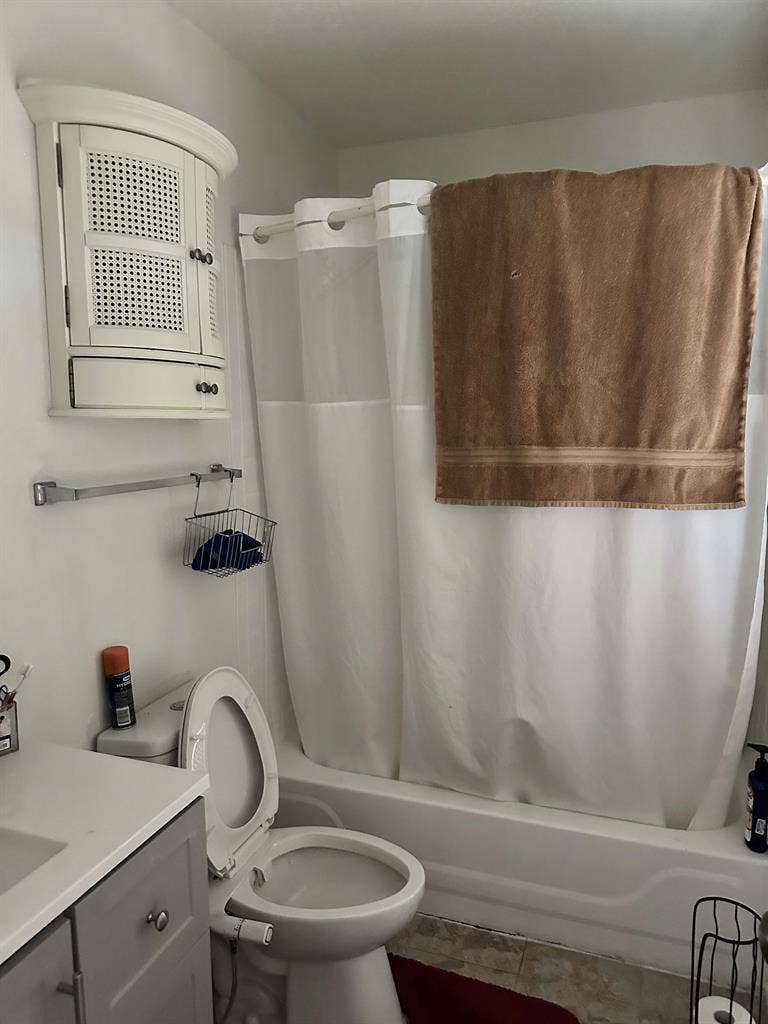 Medical Area -furnished room