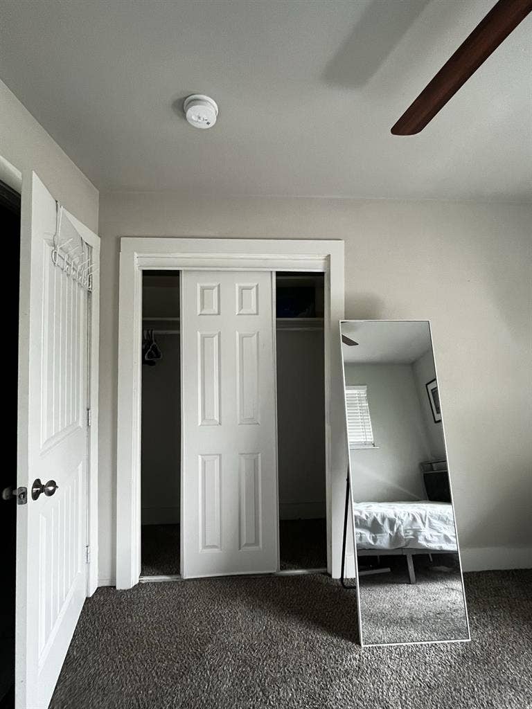 Furnished room