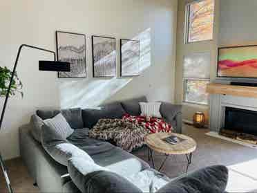 Spacious Room near RedRocks